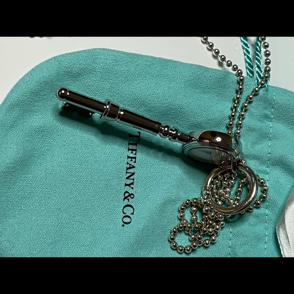 ๐ Host Pick!!! ๐๐ Rare like new Tiffany Key watch  Pendant with Chain - Picture 9 of 15